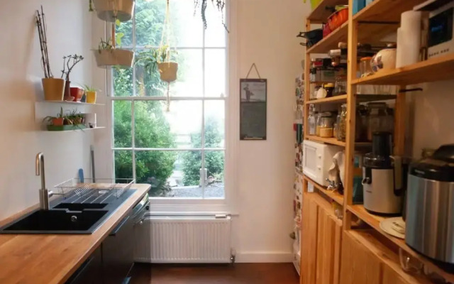 Spacious 3 Bedroom Georgian House in Bristol