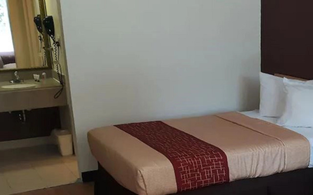 OYO Hotel Phenix City Central