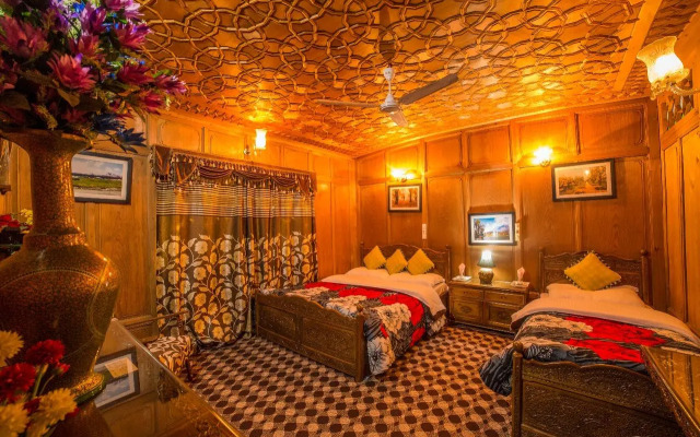 Swan Group Of Houseboats