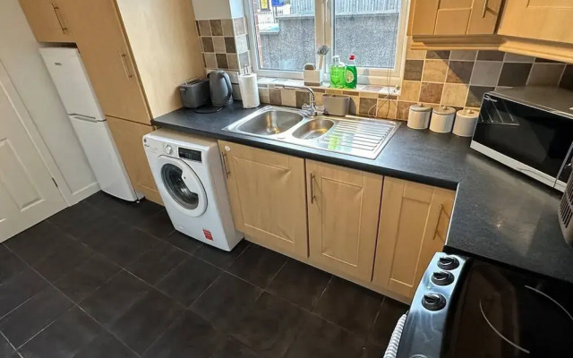 2br Stylish Ormeau Road House