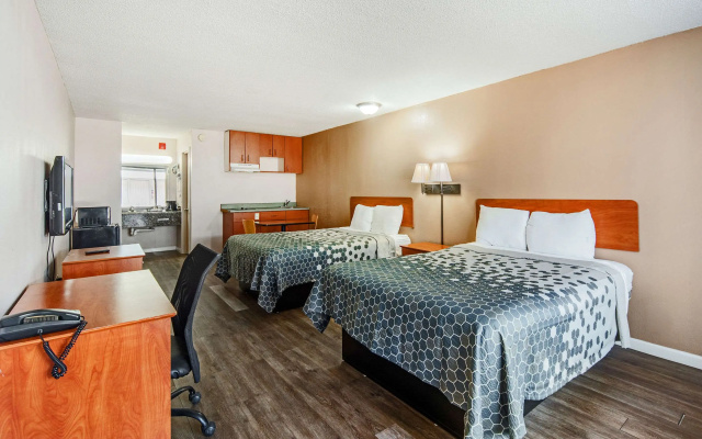 Econo Lodge And Suites Bricktown