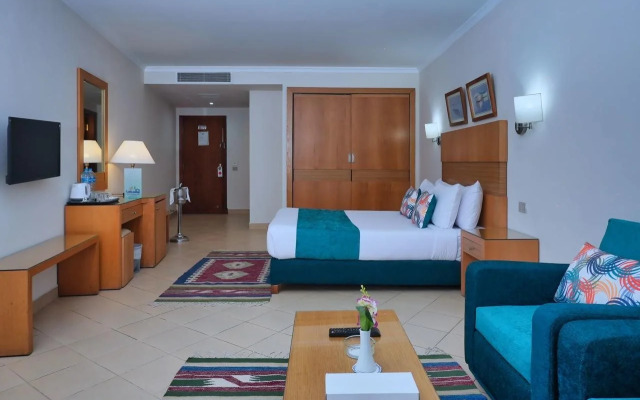 Eagles Downtown Zahabia & Beach Resort