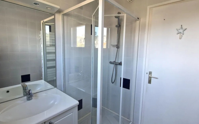 Apartment With sea View Near Beach