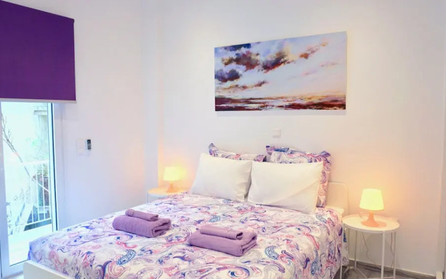 Central Bright Apt in Athens near Metro