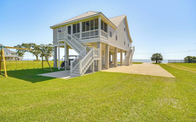 Walk to Beach: Oceanfront Home w/ Outdoor Kitchen