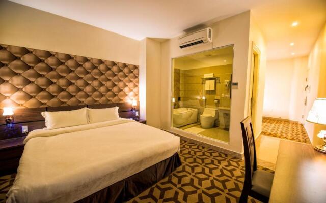 3Mg Lakeside Hotel