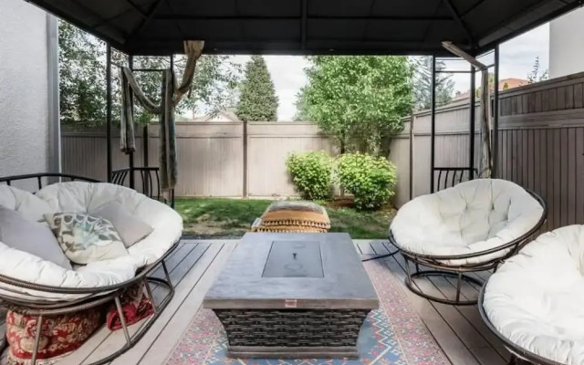 Gorgeous Bungalow With a Backyard Deck