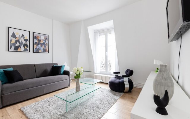Eiffel Tower - Bir Hakeim Apartment
