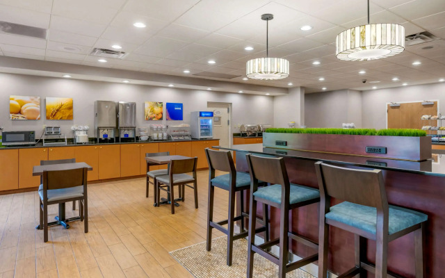Comfort Suites Near Universal Orlando Resort