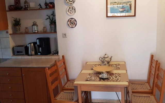 Charming 3-bed House in Tyros