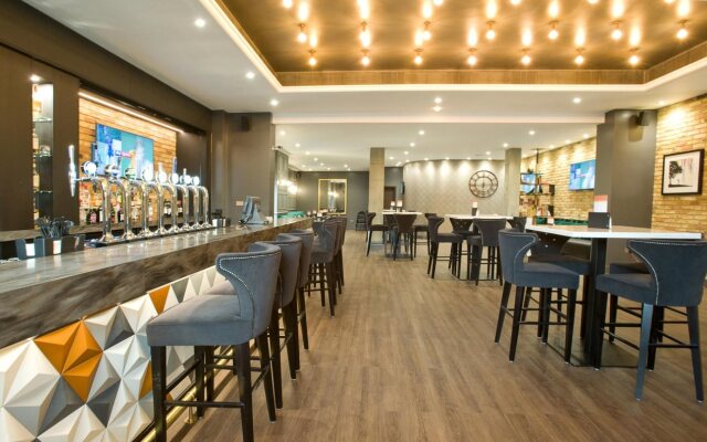 Sandman Signature London Gatwick Hotel