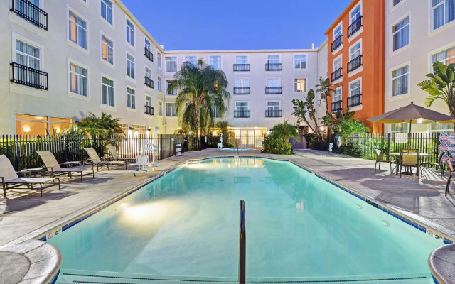 Embassy Suites by Hilton Valencia