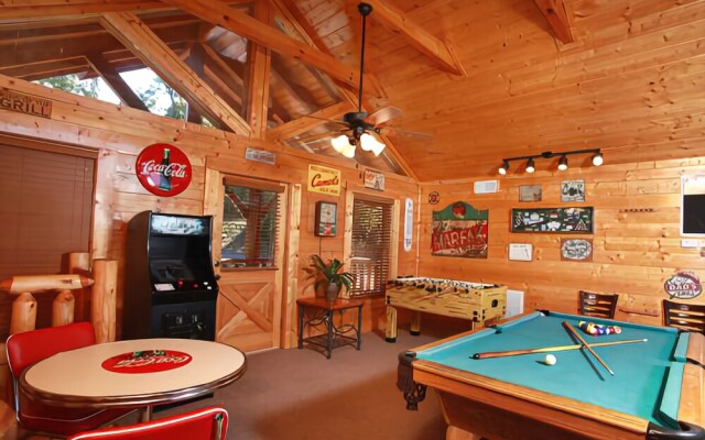 Hullabaloo - Four Bedroom Cabin
