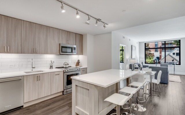 Global Luxury Suites at Bethesda Metro