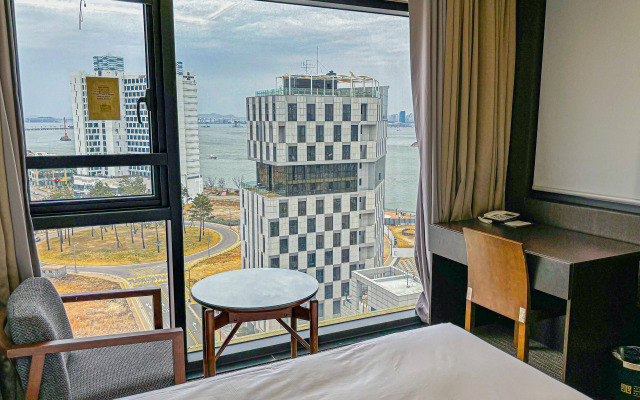 Royal Emporium Incheon Airport Hotel