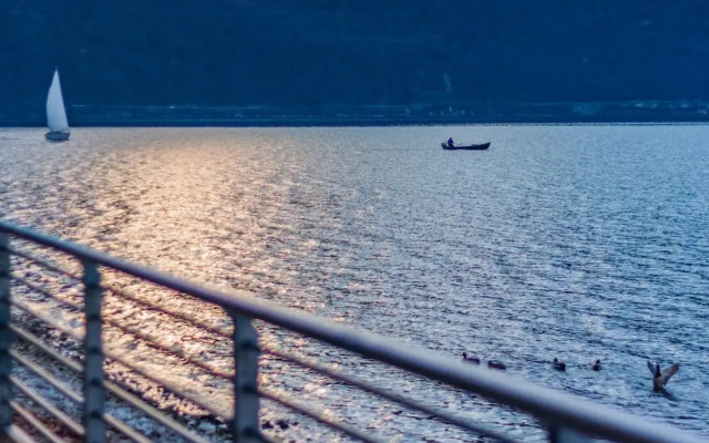 Easy Welcome Aglaia Luxury Lake View Apartment