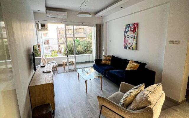200M From Beach 2 Bedroom
