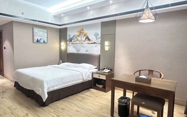 Jinpin Feicui Hotel (Pingzhou Yuqijie Subway Station Branch Pingnan)