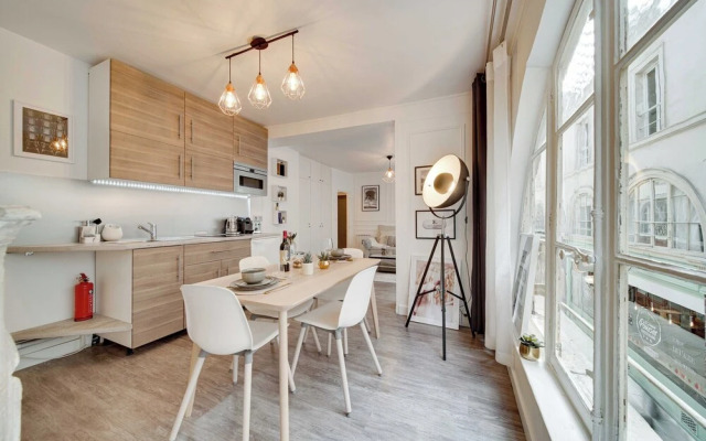 Amazing Historical Parisien Apartment Next TO Louvre Area ! - 1
