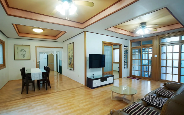 Jeju Maple Happyhouse Pension