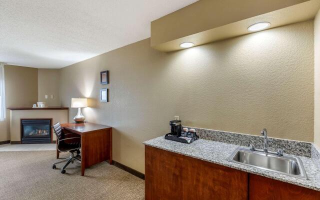 Comfort Inn & Suites Jackson - West Bend