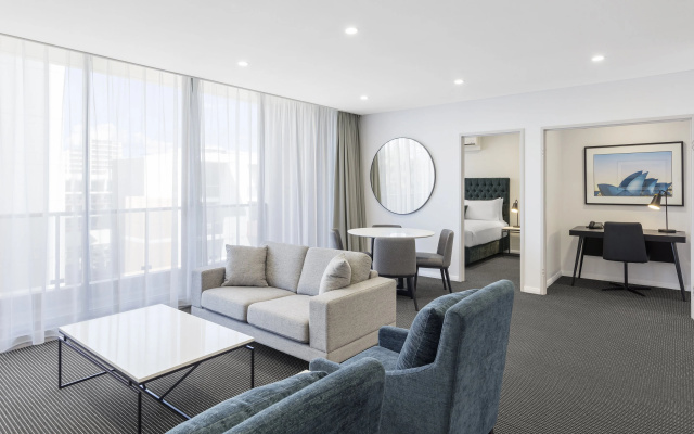 Meriton Suites Waterloo – Guest Rooms – Sydney
