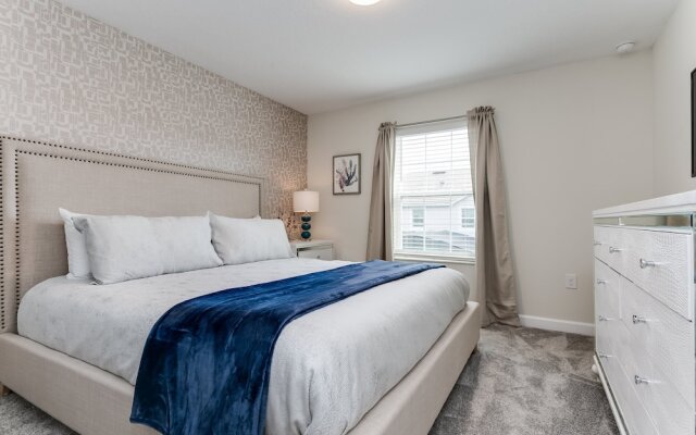 4bed 3Ba Storey Lake Home w. Pool