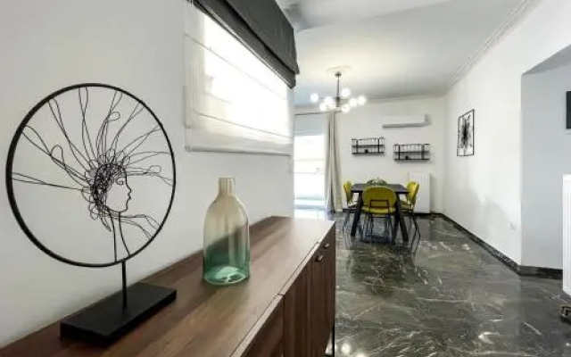 Central & Spacious 105Sq Meters Apt In Viktoria