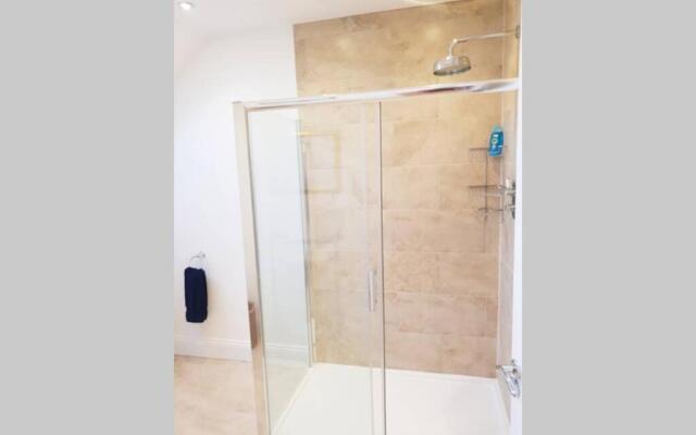 Large 2 ensuite bedroom flat with lovely views