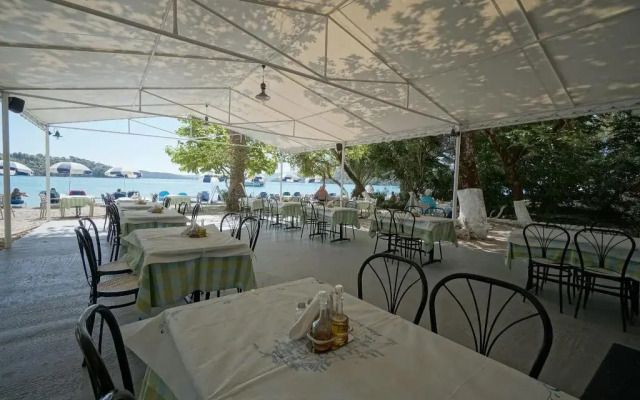 Avra Beach Hotel