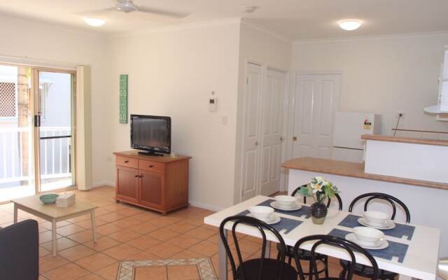 Contemporary Convenient Central Retreat