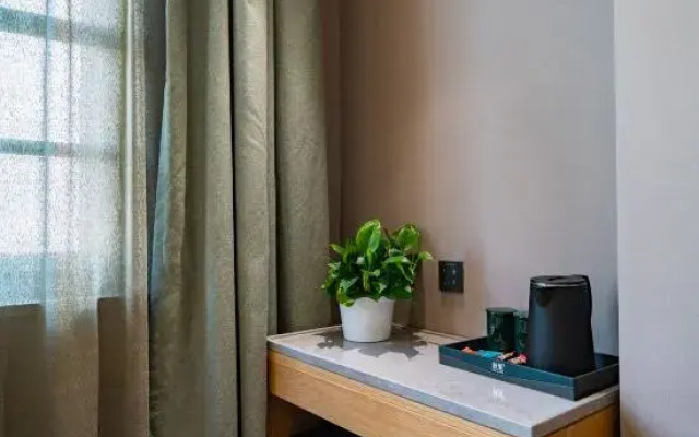 TRUE GO Hotel (Zhengzhou Huayuan Road Grand Emporium)