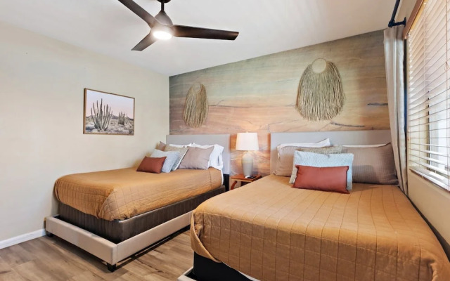 OldTown Lux 4BR/3BA HeatedPool+HotTub+GameRoom/14 by RedAwning