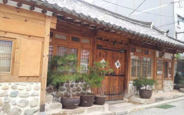 Gallery Jin Hanok Guesthouse