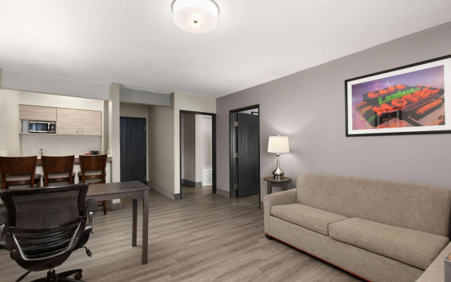 La Quinta Inn & Suites by Wyndham Goodlettsville - Nashville