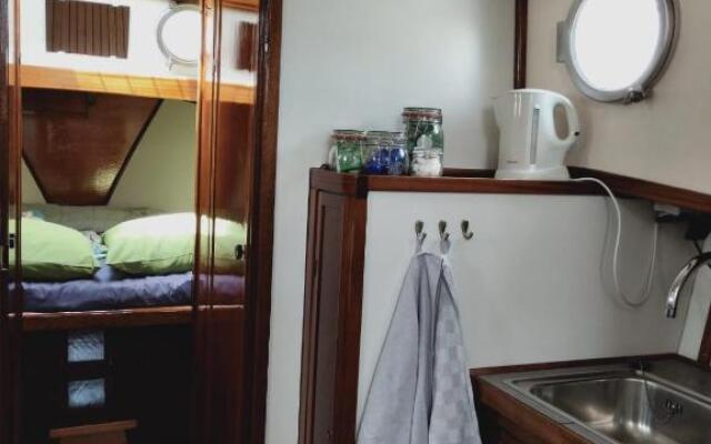 Privé B&B Motorsailer Rataplan