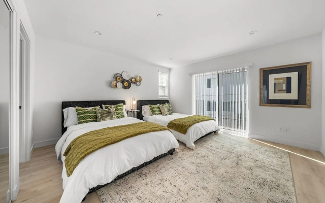 Serene Escapes Hollywood