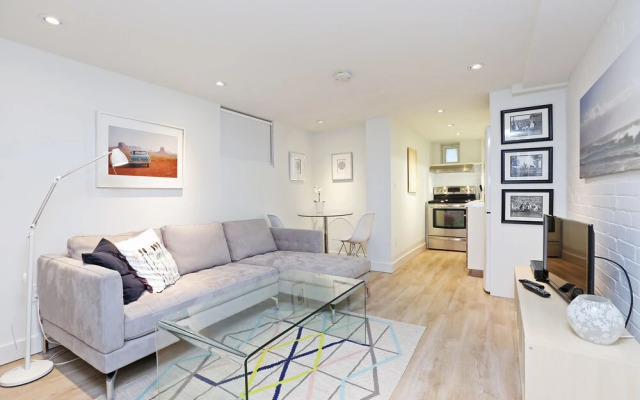 Applewood Suites - Executive Basement