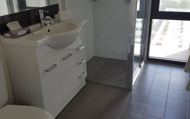 Watt Street Studio Apartment w/ Ocean Views