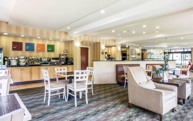 Comfort Inn & Suites Airport Convention Center