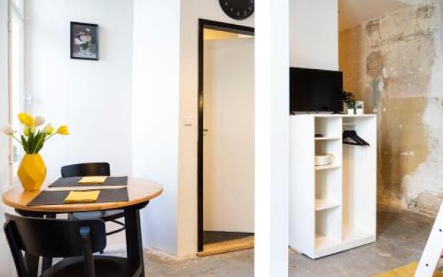 Shabby Chic Apartment  Freshly Furnished  Self Check-In