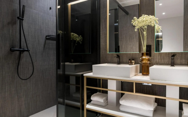 We Me Suite Hotel