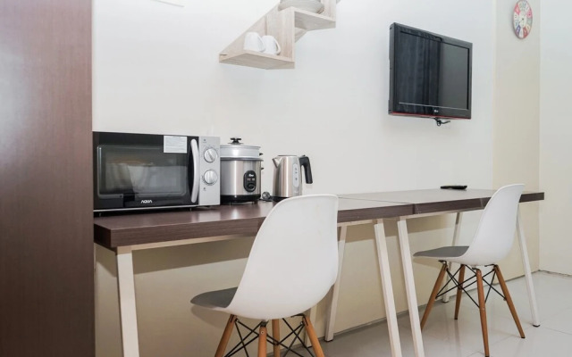 Cozy Studio (No Kitchen) Apartment at Kubikahomy