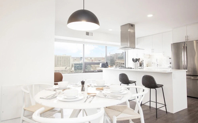 Spectacular 2bedroom and 2bath Penthouse With Parking