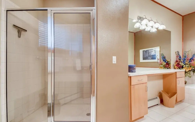 1-1220 Lionsridge Loop 3B