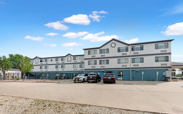 Quality Inn near SeaWorld - Lackland