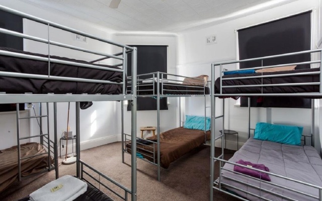 Newcastle Hotel – Guest Rooms – Newcastle