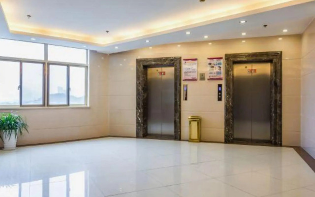 Hengdian World Studios Jinghua Grand Hotel (Qinwang Palace Qingming Shanghe Tu)