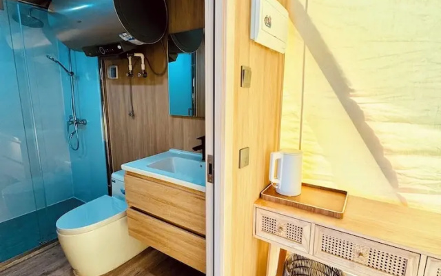 QING Luxury Campground Hotel