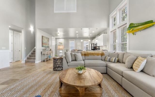 1369 Laurel Grove "the Crows Nest"